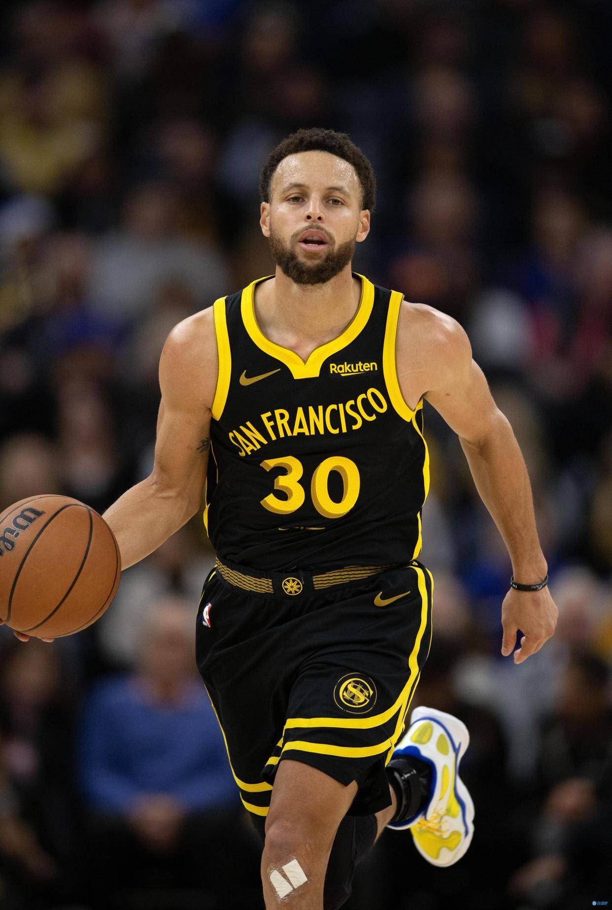 米体：邓弗里斯合同中有2500万欧解约条款，每年都会生效（米兰体育报：邓弗里斯合同设有2500万欧解约金，条款每年可触发）