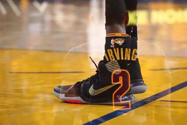 半场战报：那不勒斯1-0尤文，霍伊伦7分钟闪击，内雷斯助攻（半场快报：那不勒斯1-0领先尤文，霍伊伦第7分钟破门，内雷斯送出助攻）