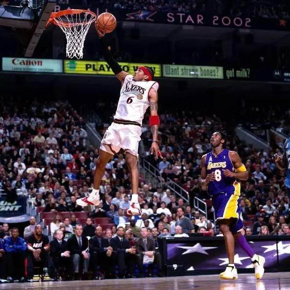 对手：这人是机器人吗？（对手质疑：他是机器人？）