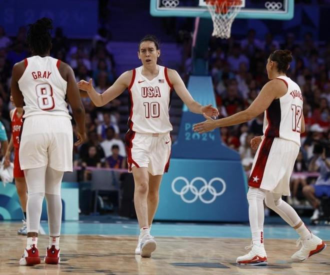 巴蒂：劳塔罗和小蜘蛛可以一起上，但其中一人必须做出牺牲（巴蒂：劳塔罗与小蜘蛛能同场竞技，但须有一人为团队让步）