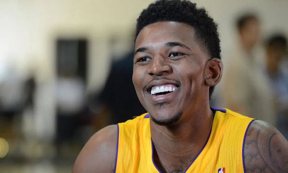 记者：阿隆索执教皇马后常与瓜帅交流；他可能不想小熊留队（记者：阿隆索入主皇马后与瓜帅交流频繁，或无意让小熊留队）