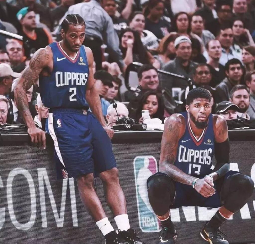 半场战报：尤文2-1卡利亚里，伊尔迪兹双响，弗拉霍维奇伤退（半场速递：尤文暂2-1领先卡利亚里，伊尔迪兹梅开二度，弗拉霍维奇伤退离场）